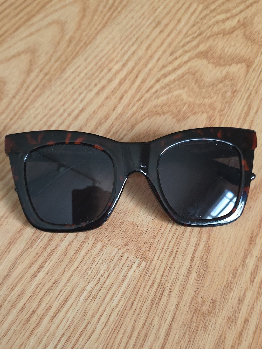 LT DIFF Cat-Eye Tortoiseshell Sunglasses